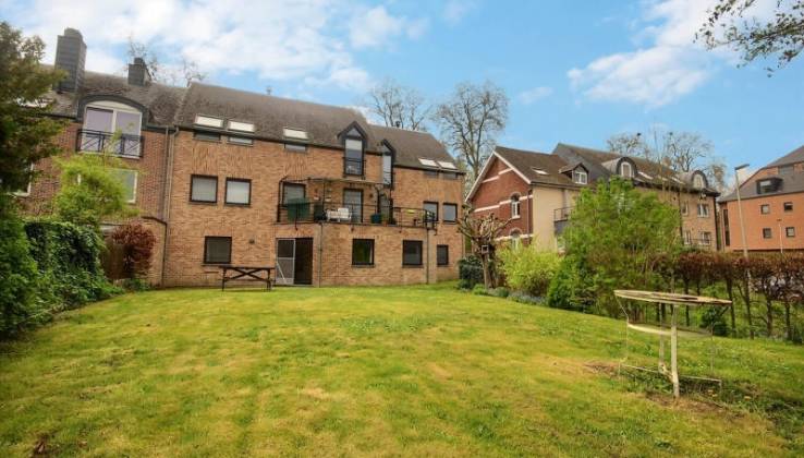 Bright 2-bed ground-floor apartment with large garden